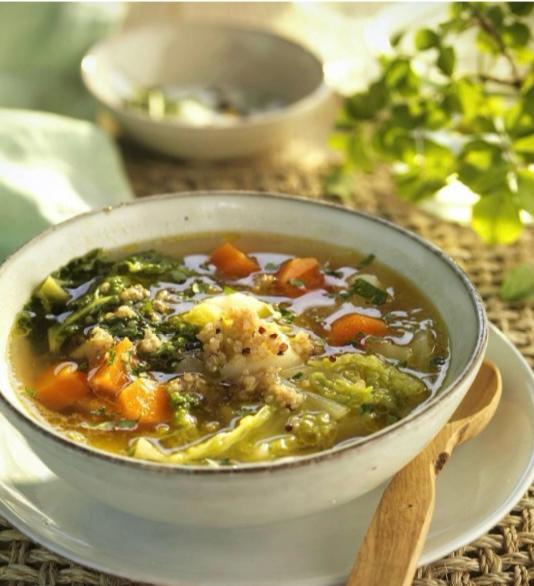 Sopa de col y zanahoria con seitán